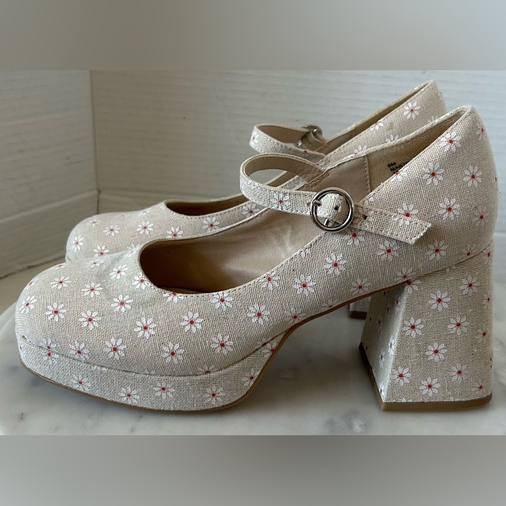 MADDEN GIRL MANTLE DAISY PRINT MARY JANES Sz.8. MINOR IMPERFECTION SEE PHOTOS. - Picture 4 of 10